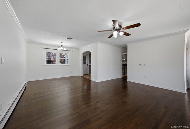 310 Jamaica Avenue, Medford, NY 11763