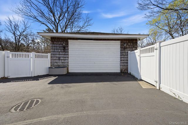 310 Jamaica Avenue, Medford, NY 11763
