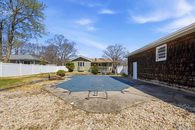 310 Jamaica Avenue, Medford, NY 11763