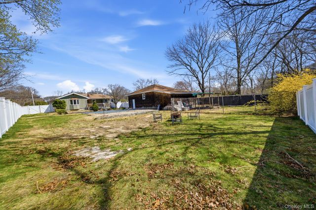 310 Jamaica Avenue, Medford, NY 11763