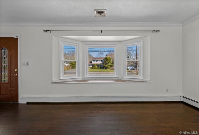 310 Jamaica Avenue, Medford, NY 11763