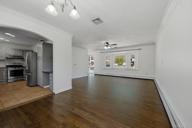 310 Jamaica Avenue, Medford, NY 11763