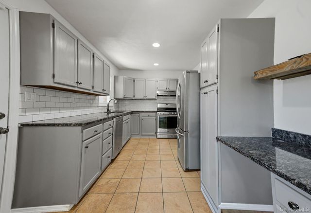 310 Jamaica Avenue, Medford, NY 11763