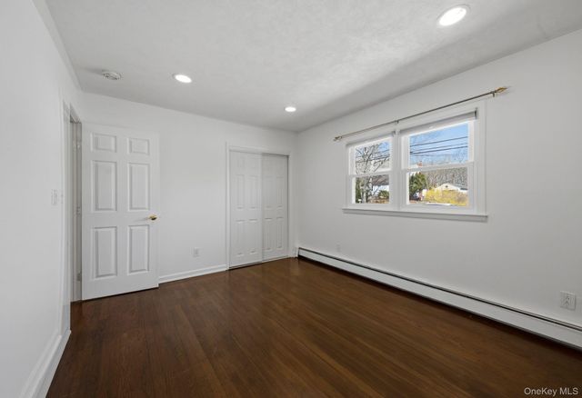 310 Jamaica Avenue, Medford, NY 11763