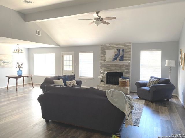 576 gallagher, Canyon Lake, TX 78133