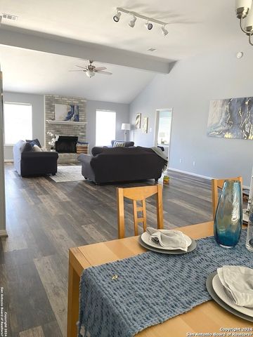 576 gallagher, Canyon Lake, TX 78133