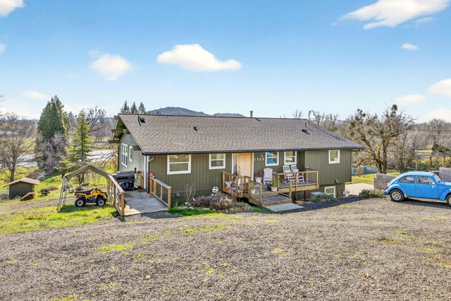 1583 Highway 234, Eagle Point, OR 97524