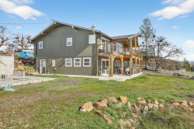 1583 Highway 234, Eagle Point, OR 97524