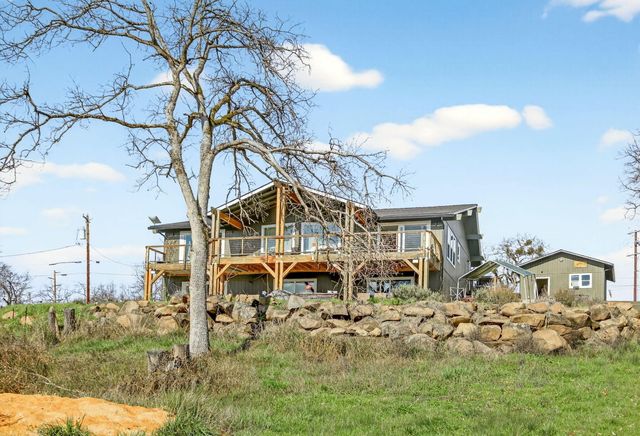 1583 Highway 234, Eagle Point, OR 97524