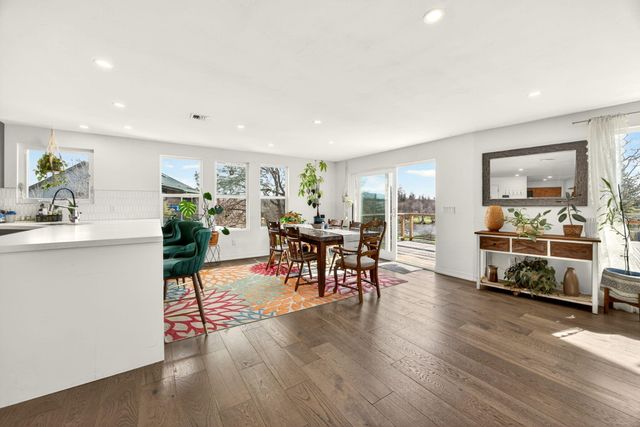 1583 Highway 234, Eagle Point, OR 97524