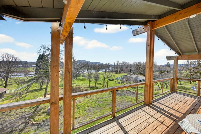 1583 Highway 234, Eagle Point, OR 97524