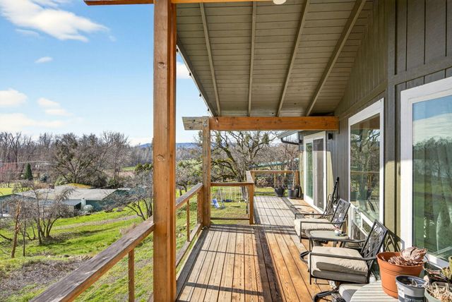 1583 Highway 234, Eagle Point, OR 97524