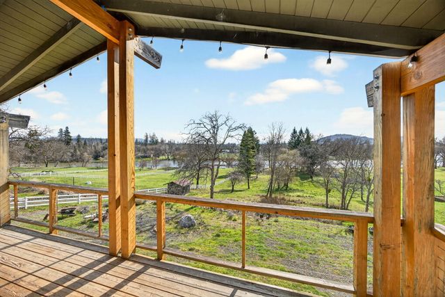 1583 Highway 234, Eagle Point, OR 97524