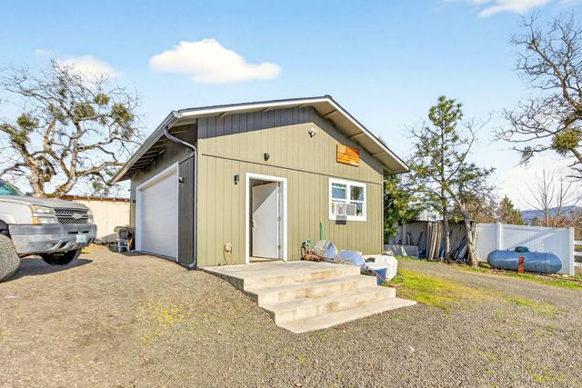 1583 Highway 234, Eagle Point, OR 97524