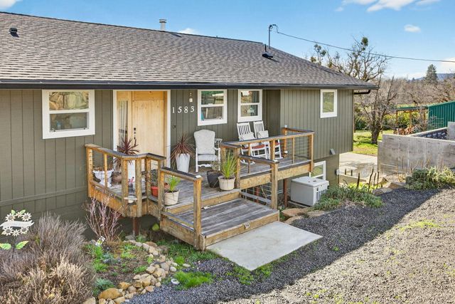 1583 Highway 234, Eagle Point, OR 97524