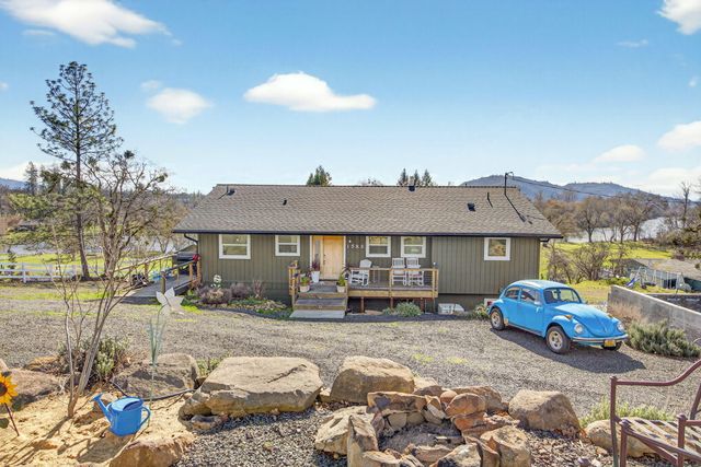 1583 Highway 234, Eagle Point, OR 97524