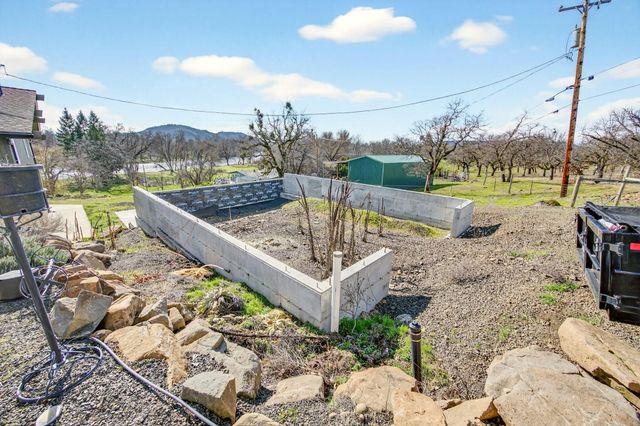 1583 Highway 234, Eagle Point, OR 97524