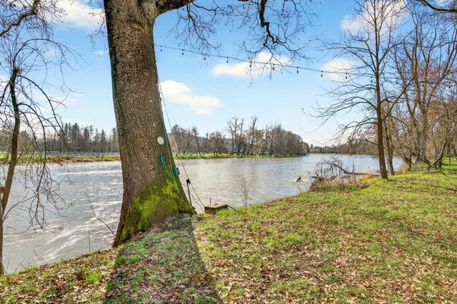 1583 Highway 234, Eagle Point, OR 97524