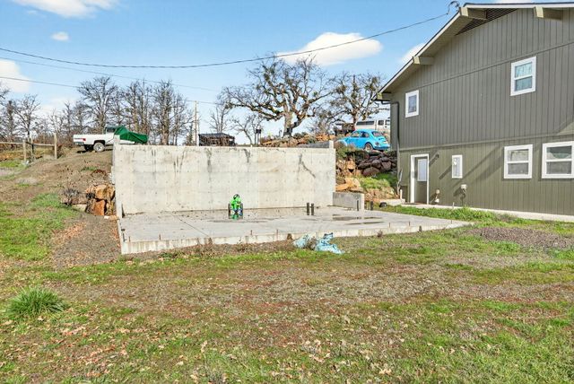 1583 Highway 234, Eagle Point, OR 97524