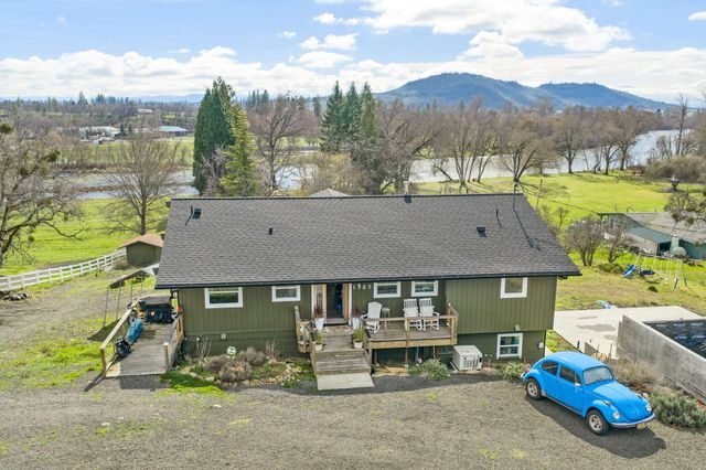 1583 Highway 234, Eagle Point, OR 97524