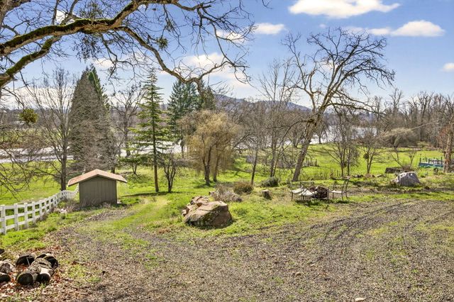 1583 Highway 234, Eagle Point, OR 97524