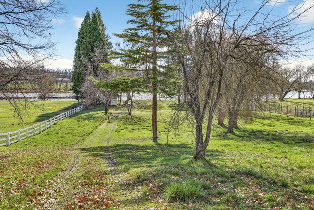 1583 Highway 234, Eagle Point, OR 97524