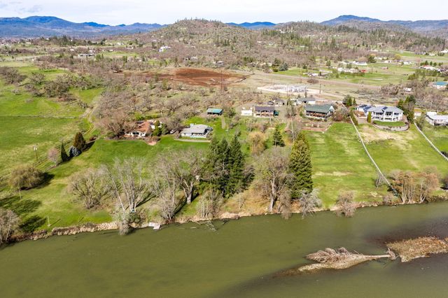 1583 Highway 234, Eagle Point, OR 97524