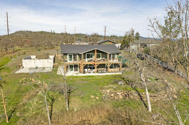 1583 Highway 234, Eagle Point, OR 97524