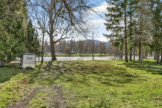 1583 Highway 234, Eagle Point, OR 97524