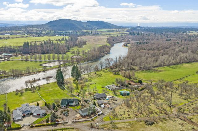 1583 Highway 234, Eagle Point, OR 97524