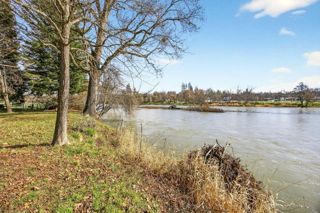 1583 Highway 234, Eagle Point, OR 97524