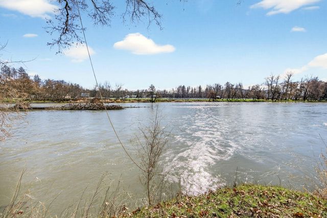 1583 Highway 234, Eagle Point, OR 97524