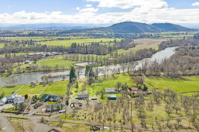 1583 Highway 234, Eagle Point, OR 97524