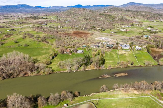 1583 Highway 234, Eagle Point, OR 97524