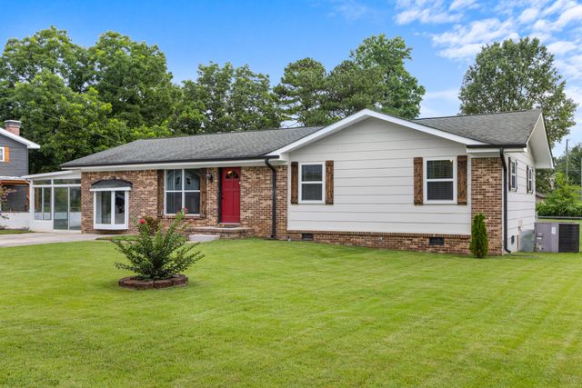 582 Pinewood Circle, Fort Oglethorpe, GA 30742