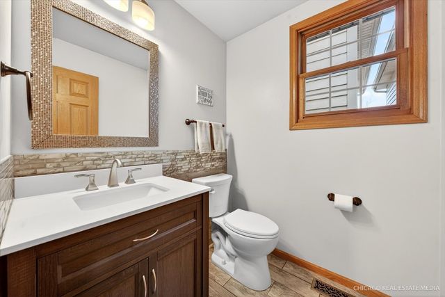 5802 Fieldstone Trail 5802, Mchenry, IL 60050