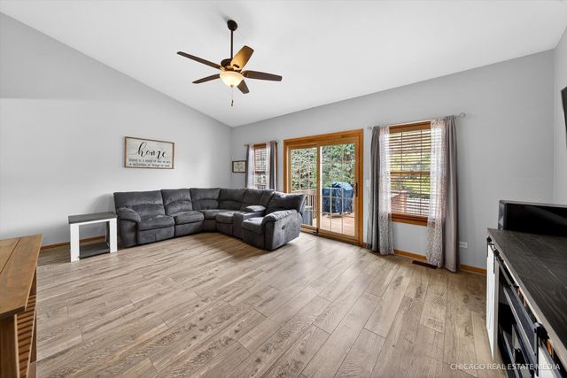 5802 Fieldstone Trail 5802, Mchenry, IL 60050