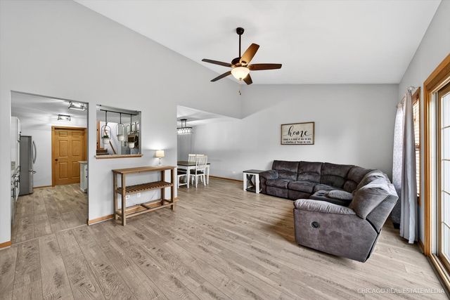 5802 Fieldstone Trail 5802, Mchenry, IL 60050