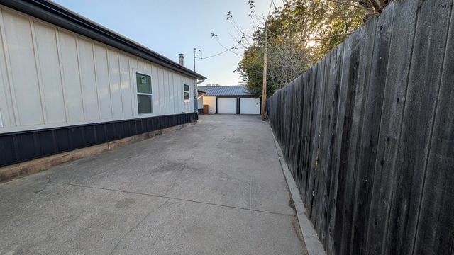 800 SHEPPARD ROAD, Burkburnett, TX 76354