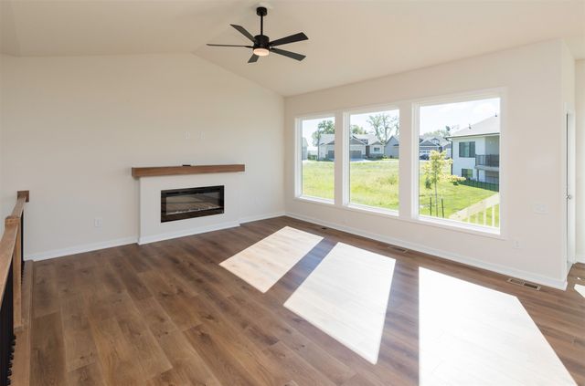 7011 Lincoln Circle, Johnston, IA 50131