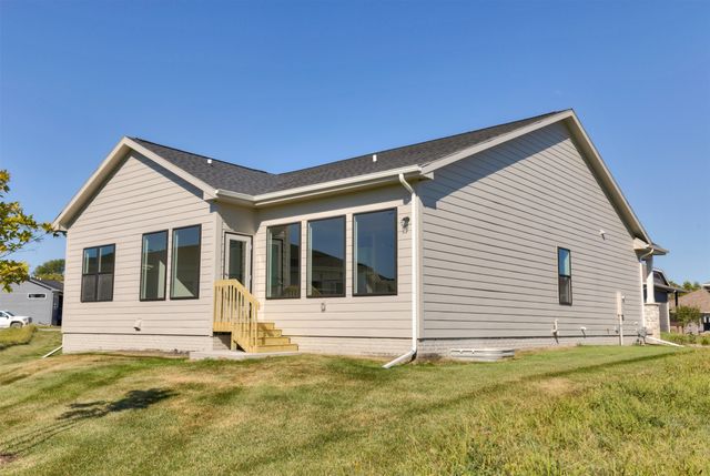 7011 Lincoln Circle, Johnston, IA 50131