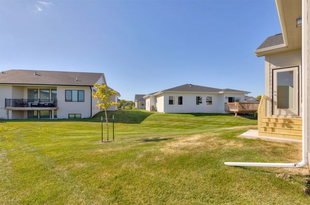 7011 Lincoln Circle, Johnston, IA 50131