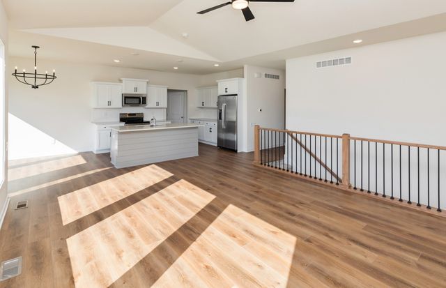 7011 Lincoln Circle, Johnston, IA 50131