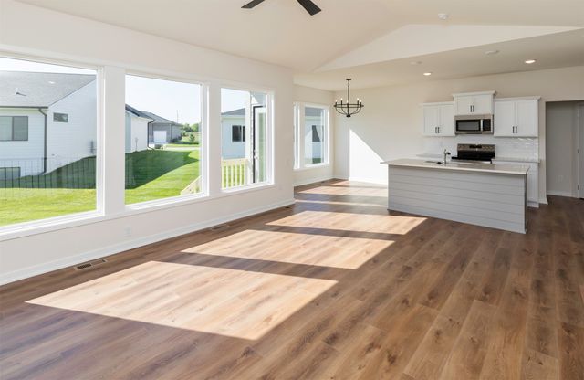 7011 Lincoln Circle, Johnston, IA 50131