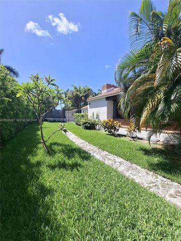 6350 Pinetree Dr, Miami Beach, FL 33141
