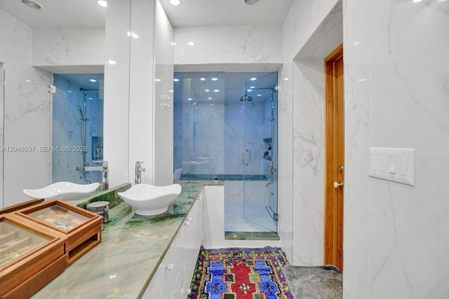 6350 Pinetree Dr, Miami Beach, FL 33141