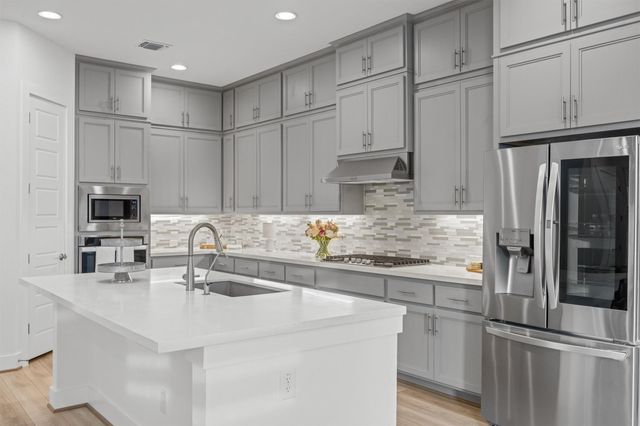 213 Great Lawn BND, Liberty Hill, TX 78642