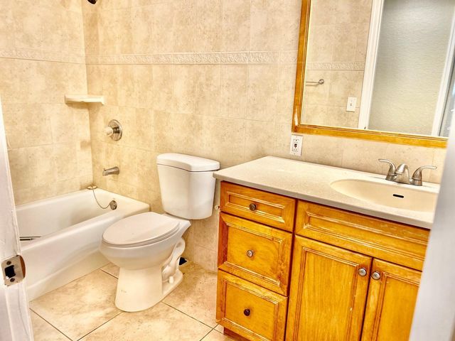 222 NW 92nd Terrace, Coral Springs, FL 33071