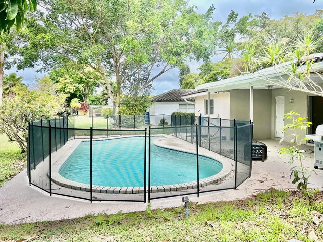 222 NW 92nd Terrace, Coral Springs, FL 33071