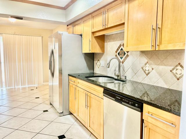 222 NW 92nd Terrace, Coral Springs, FL 33071